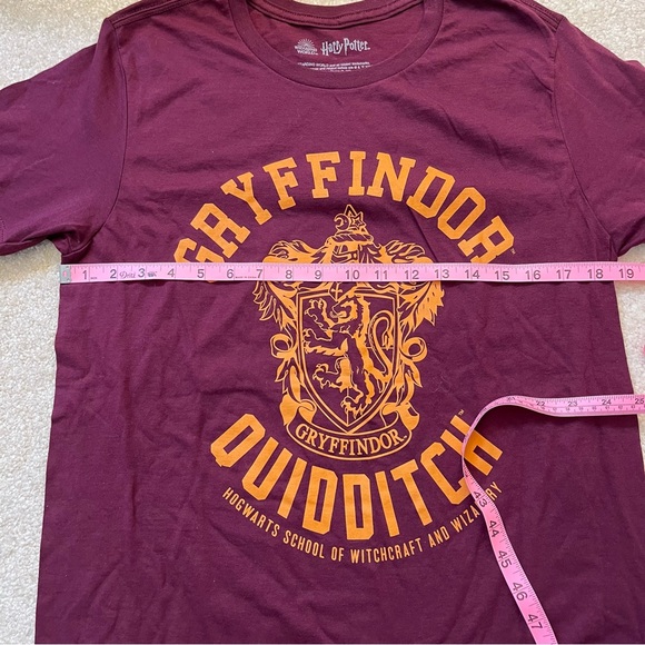 Harry Potter Shirt Men’s Medium Red Graphic Pullover Gryffindor Hogwarts Wizard - Picture 4 of 7